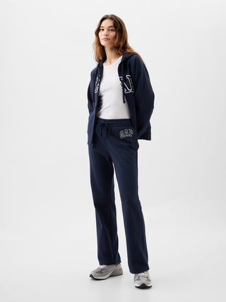 Pantalones deportivos rectos con logo de Gap.
