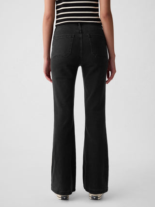 Jeans Acampanados Talle Alto con Bolsillos.