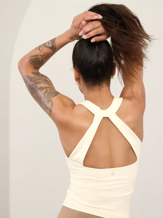 Transcend Camiseta Cuello Redondo con Espalda Abierta