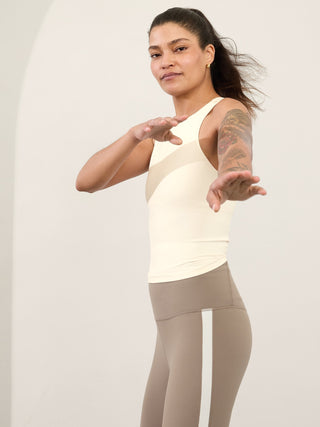 Transcend Camiseta Cuello Redondo con Espalda Abierta