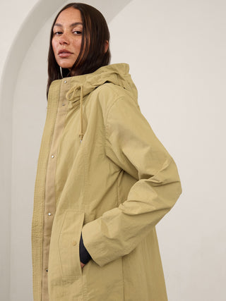 Chaqueta Larga Cuello Alto Resistente al Agua