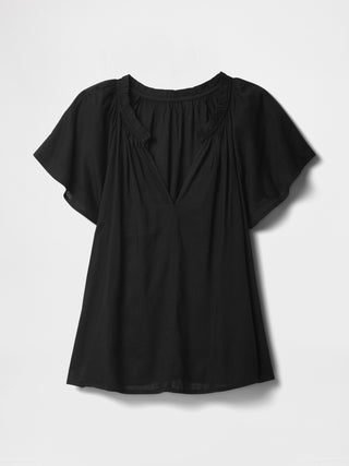 Top con mangas abullonadas y cuello dividido.