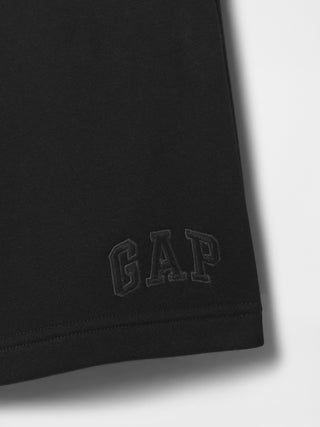 Shorts deportivos relajados para niños con logo de Gap.