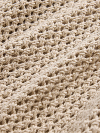 Camiseta con cuello redondo de malla de croché.