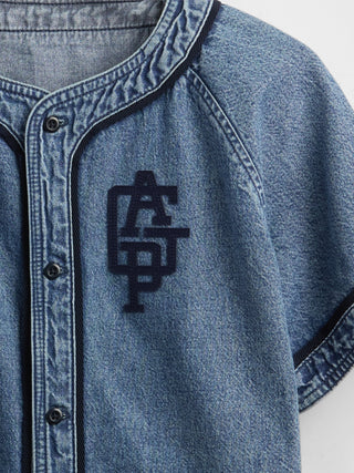 Jersey de béisbol con logo de mezclilla para niños.