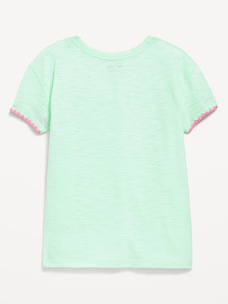 Camiseta de bolsillo de puntada más suave para niñas.