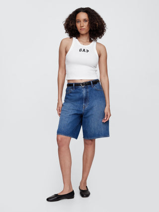 Camiseta sin mangas corta de canalé con logo de Gap.