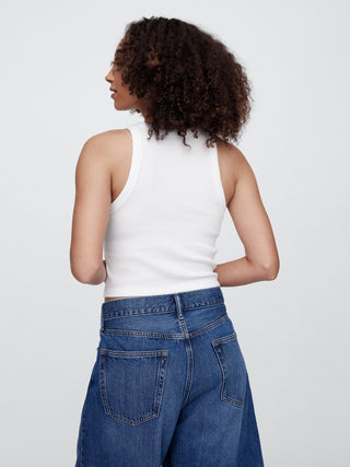 Camiseta sin mangas corta de canalé con logo de Gap.