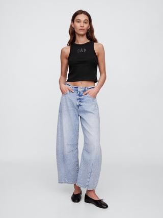 Camiseta sin mangas corta de canalé con logo de Gap.