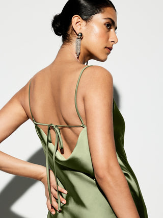 Vestido Satinado con Espalda Abierta
