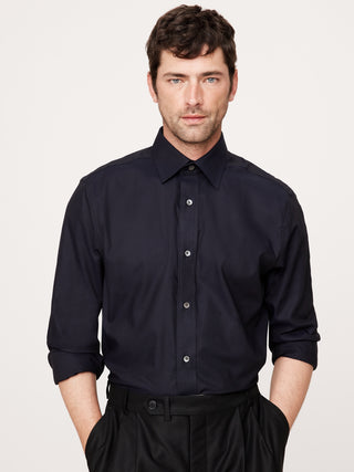 Camisa de vestir de corte estándar antiarrugas.