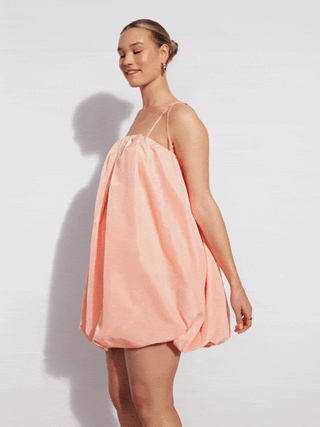 Vestido Corto de Tirantes con Bolsillos