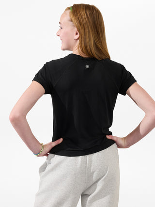 Camiseta larga deportiva Power Up para niña Athleta.