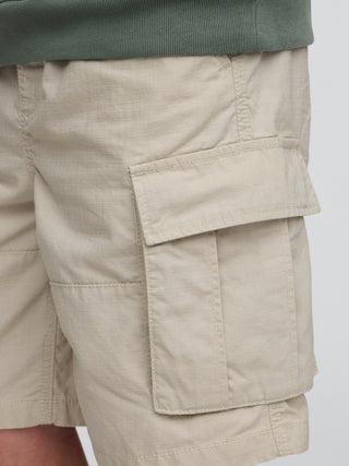 Shorts cargo fáciles de ripstop de 7,5" para niños.
