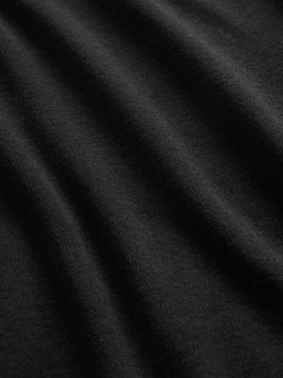 Camiseta moderna con cuello barco.