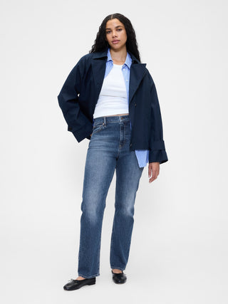 Jeans de tiro alto, estilo ’90s, corte slim recto.