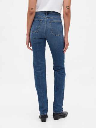 Jeans de tiro alto, estilo ’90s, corte slim recto.