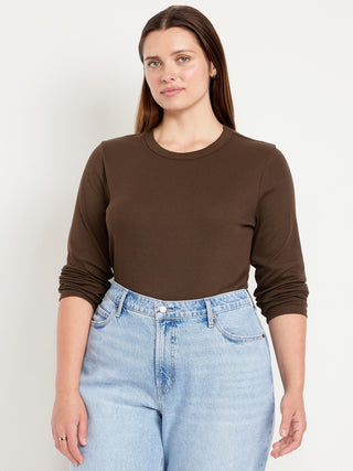 Camiseta ajustada de manga larga y cuello redondo.