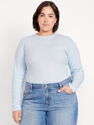 Camiseta ajustada de manga larga y cuello redondo.