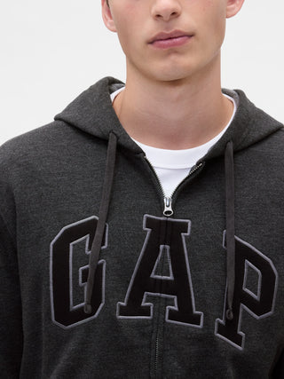 Sudadera con capucha y cremallera con logo.