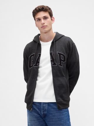 Sudadera con capucha y cremallera con logo.