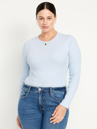 Camiseta ajustada de manga larga y cuello redondo.