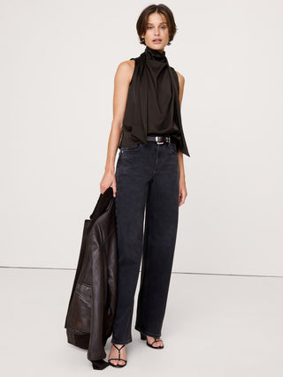 Blusa Cuello Alto con Detalle Pañuelo