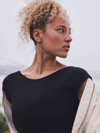 Camiseta Deportiva con Espalda Abierta