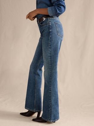 Jeans Acampanado Talle Alto con Bolsillos