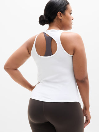 Camiseta Deportiva con Detalle Espalda