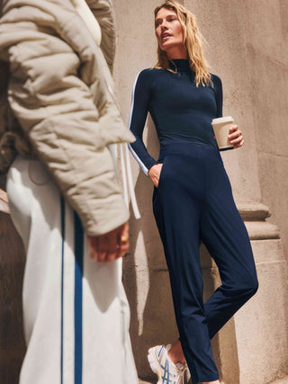 Pantalón Tobillero Talle Medio con Bolsillos