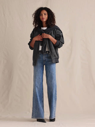 Jeans Acampanado Talle Alto con Bolsillos