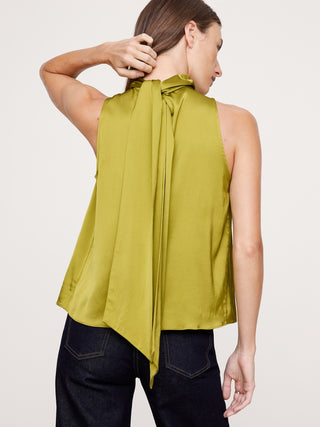 Blusa Cuello Alto con Detalle Pañuelo