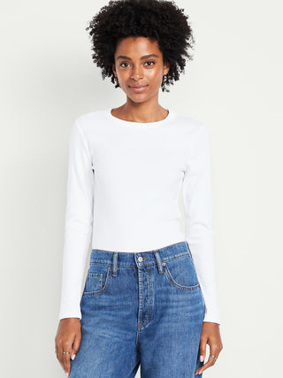 Camiseta ajustada de manga larga y cuello redondo.