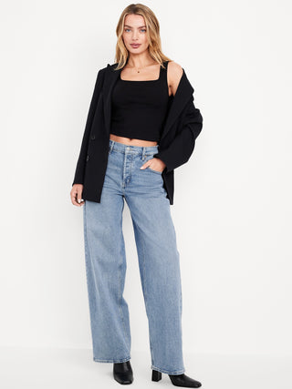 Jeans anchos y holgados de talle medio.