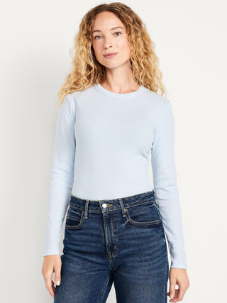 Camiseta ajustada de manga larga y cuello redondo.