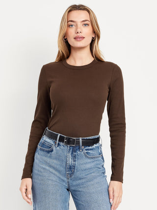 Camiseta ajustada de manga larga y cuello redondo.