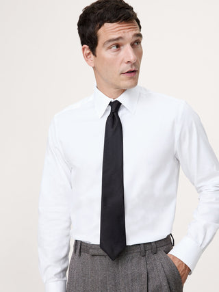 Camisa de vestir de corte estándar antiarrugas.