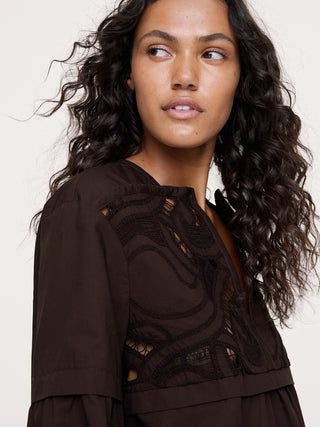 Camisa Manga Larga con Detalle Bordado