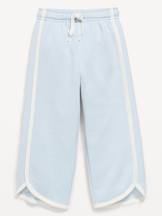 Pantalones deportivos cortos con dobladillo de delfín para niñas pequeñas.