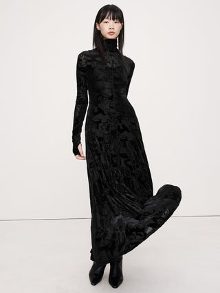 Vestido Cuello Alto con Tejido de Terciopelo