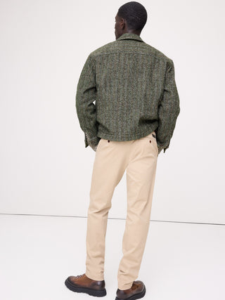 Chinos ajustados y desgastados.