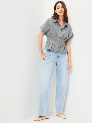 Camisa Ajustada De Manga Corta Con Botones Y Cintura Ceñida.