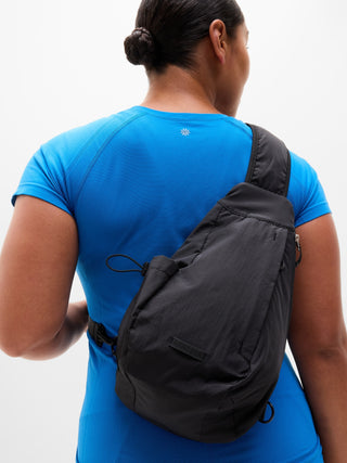 Bolso bandolera con escudo.