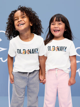 Camiseta Unisex Con Gráfico Y Logotipo De Old Navy X Disney Winnie The Pooh Para Niños Pequeños.