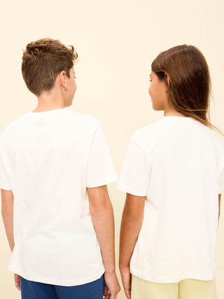 Camiseta con gráfico neutro de género para niños de Old Navy x Disney Winnie the Pooh.