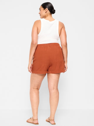 High-waisted shorts with elastic waistband
