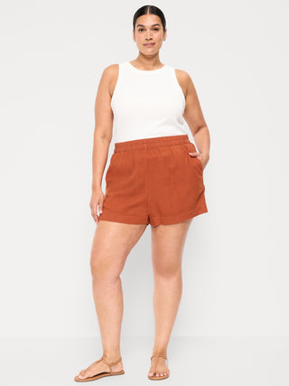 High-waisted shorts with elastic waistband