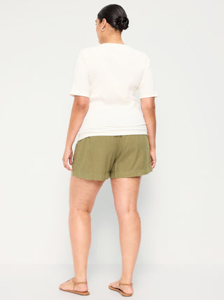 High-waisted shorts with elastic waistband