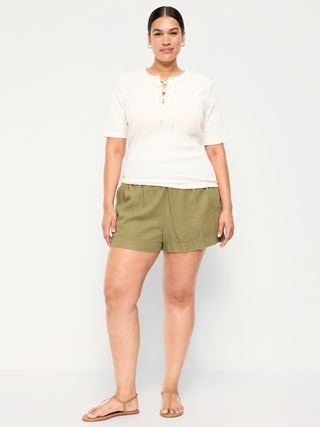 High-waisted shorts with elastic waistband